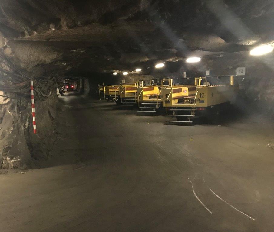 Bild16-Personentransporter unter Tage