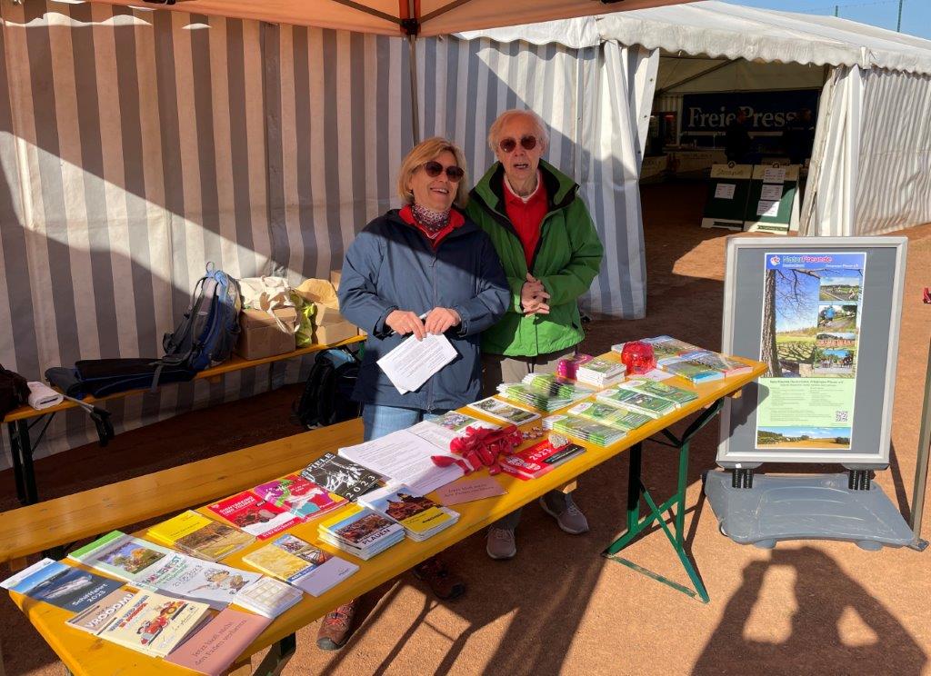 05-NF am Infostand