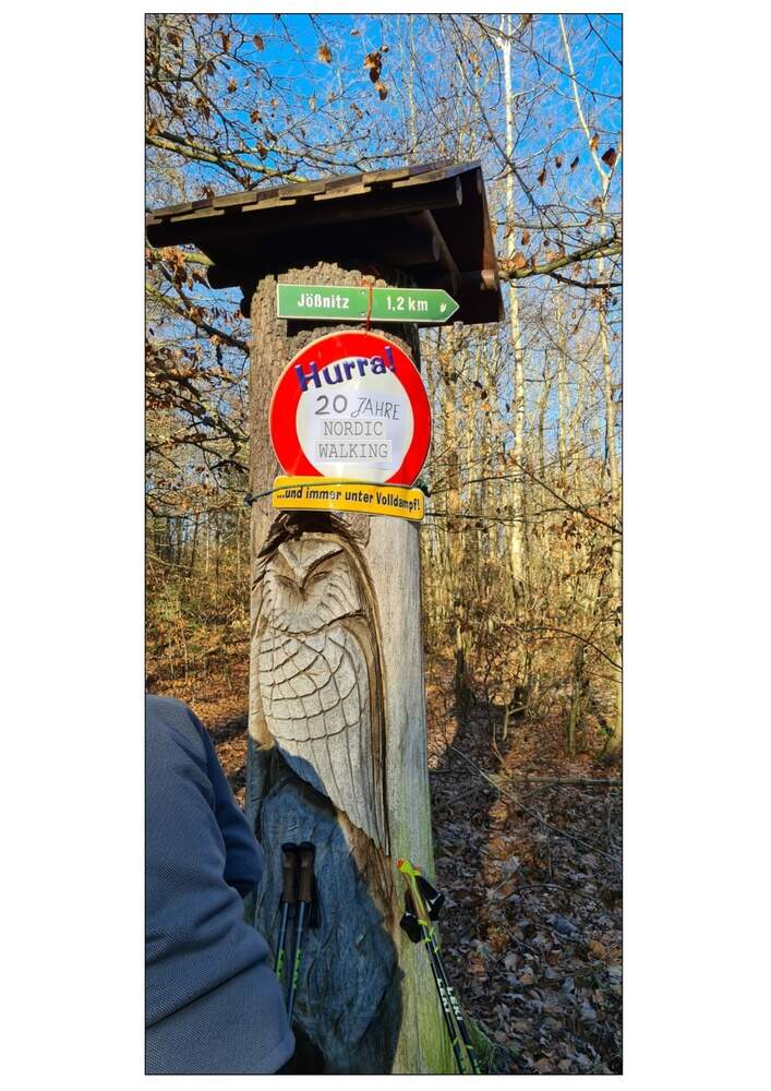 Schild "Hurra-20 Jahre Nordic Walking"